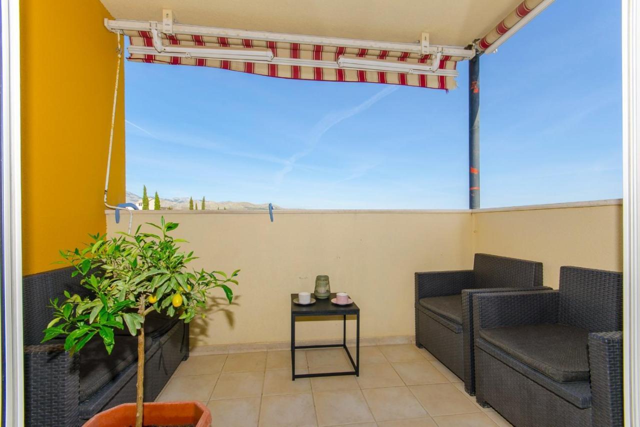 Modern Apartment With Sea View And Secure Garage Split Kültér fotó