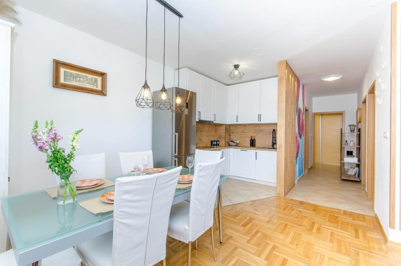 Modern Apartment With Sea View And Secure Garage Split Kültér fotó