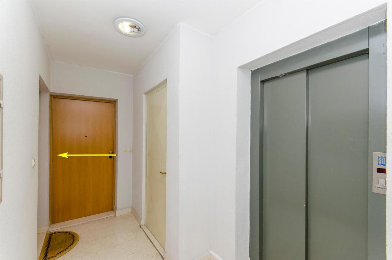 Modern Apartment With Sea View And Secure Garage Split Kültér fotó