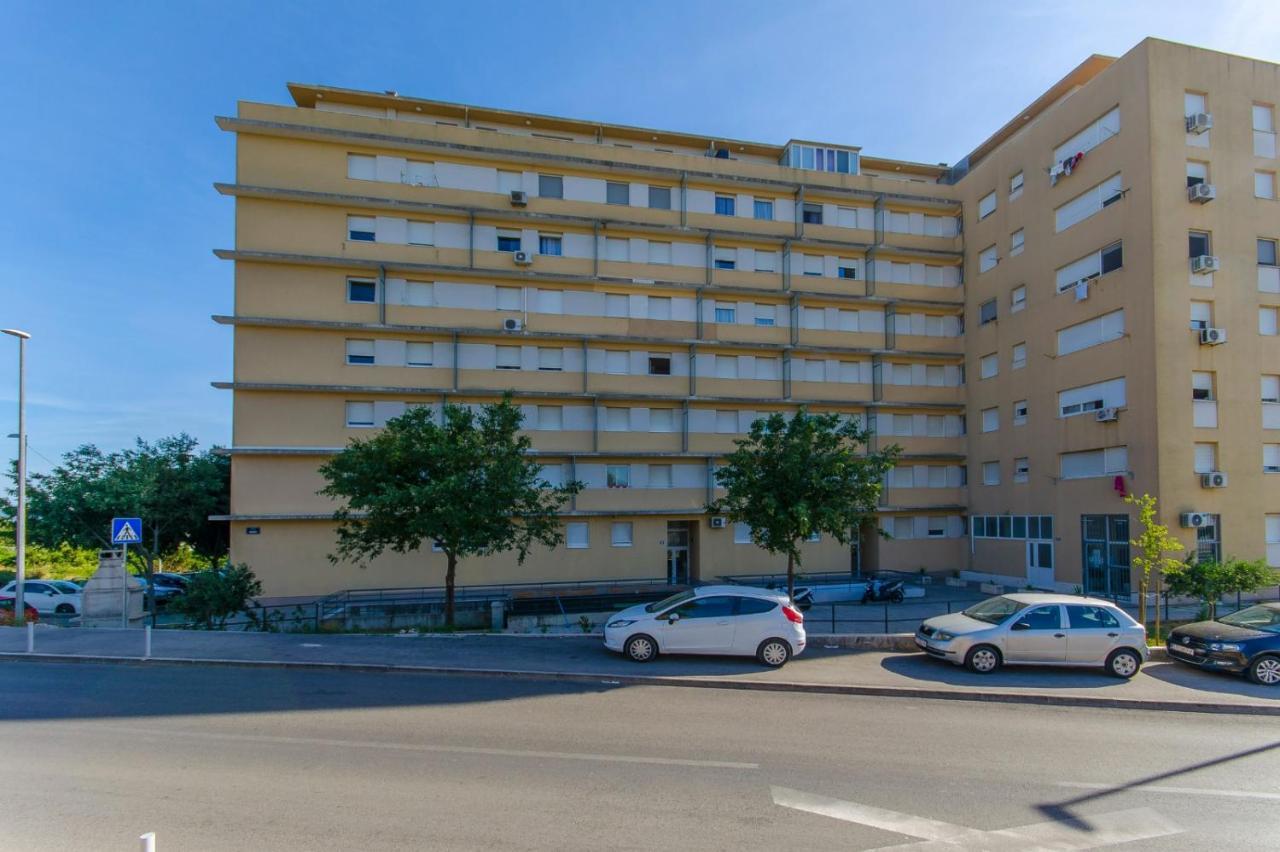 Modern Apartment With Sea View And Secure Garage Split Kültér fotó
